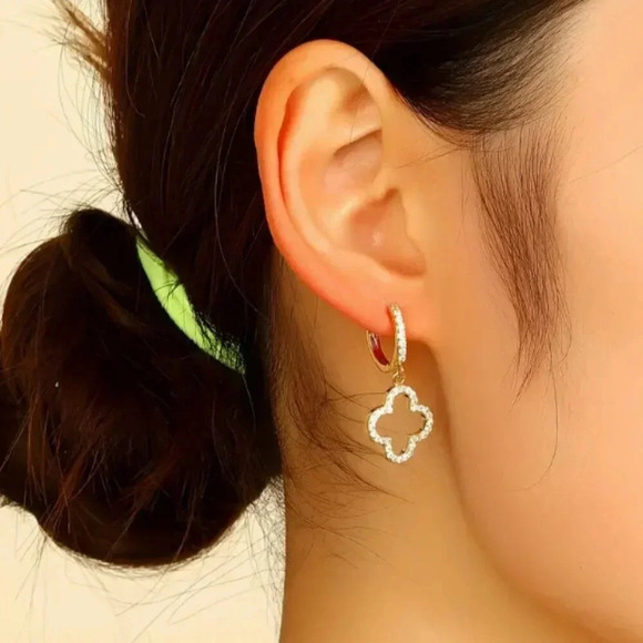 NWTs - Gold Tone Clover Shaped drop Earrings Rhinestone encrusted - Picture 3 of 3